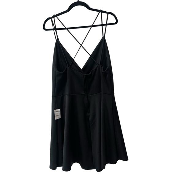 Charlotte Russe Strappy Fit and Flare V Neck Back Zip Dress Black Size 1X Plus - Picture 2 of 5